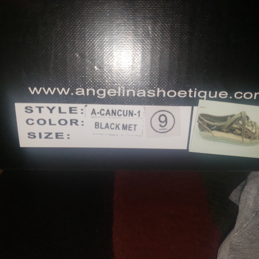 Women Shoes - Picture 4 of 4